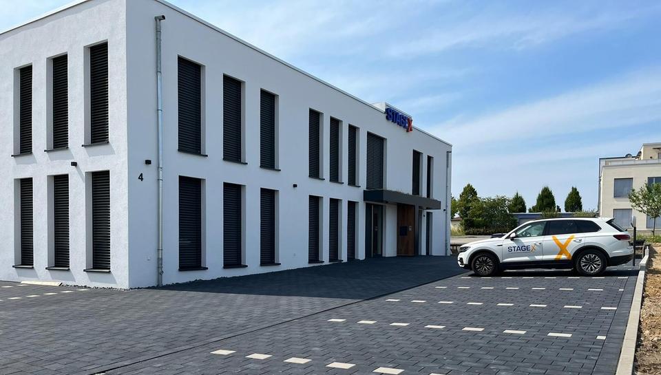 Lichtdurchfluteter Büroraum zu vermieten