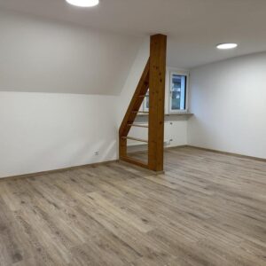 3 Zimmer 1. OG Wohnung, Einbauküche, Terrasse und Garten