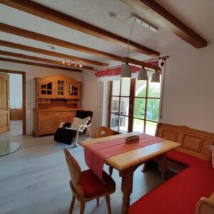 3-Zi Einliegerwohnung teilmöbliert im EFH mit Loggia und Terrasse ( mit separatem Eingang)