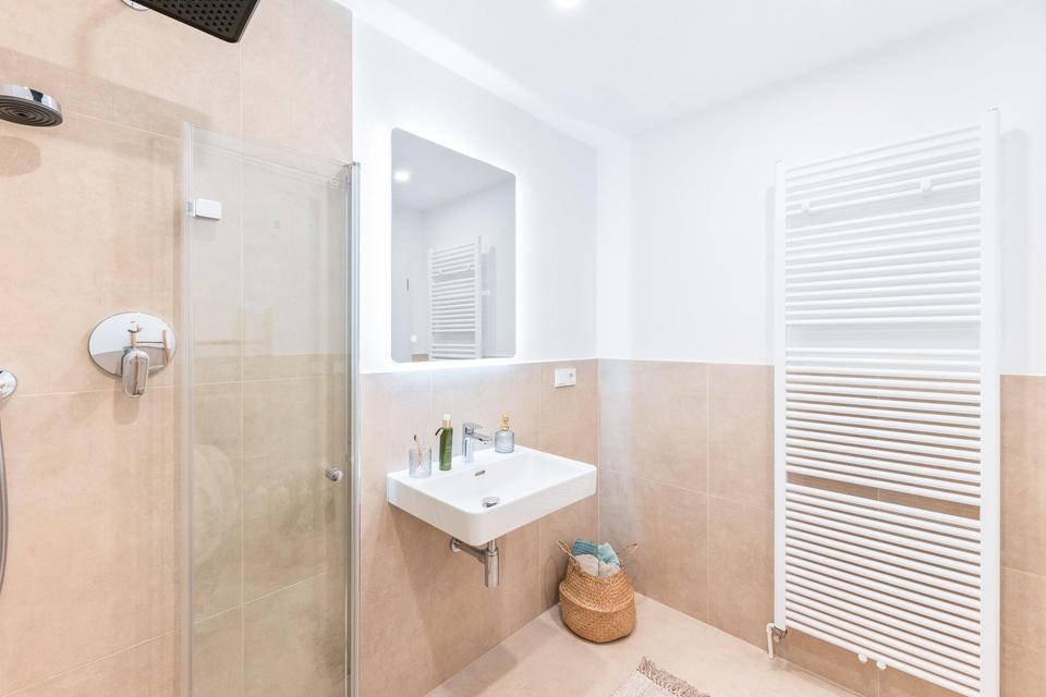 Bezugsfreie 3-Zimmer-Wohnung mit Balkon, Aufzug & Stellplatz – ruhiger Blick ins Grüne – Bild 14