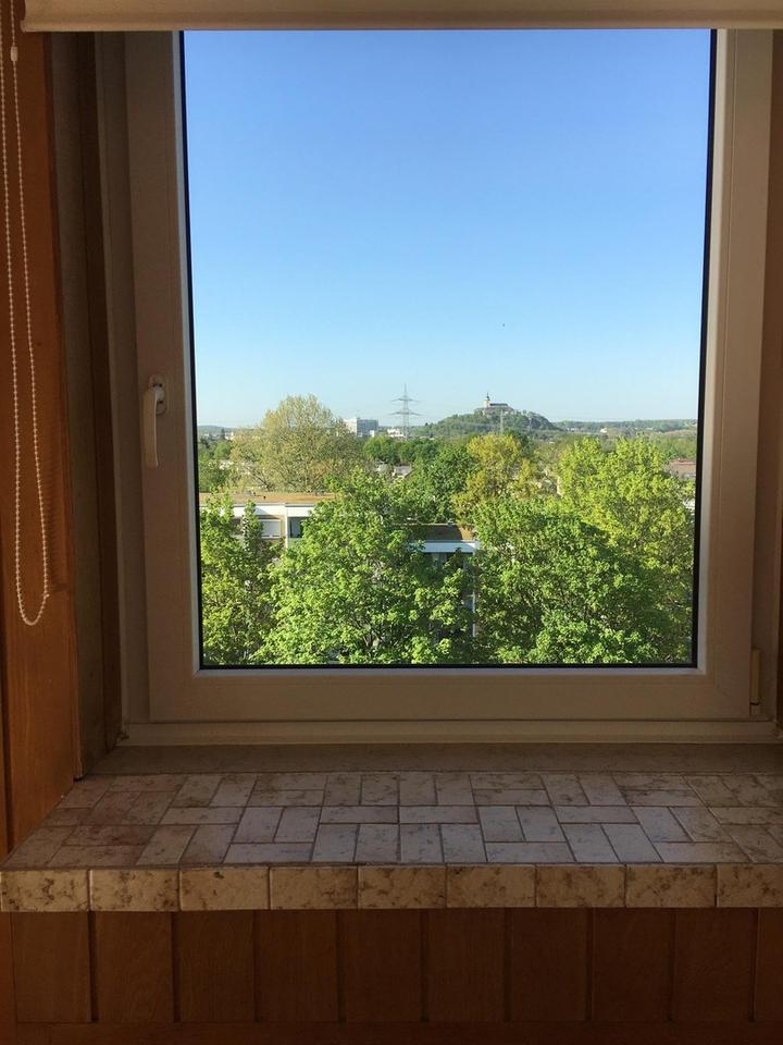 Attraktive, helle 2-Zimmer-Wohnung mit sonnigem West-Balkon und Fernblick – Bild 4