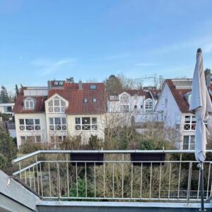 Zwischenmiete: 2,5-Zimmer voll-möbilierte Maisonette-Wohnung mit traumhaftem Blick