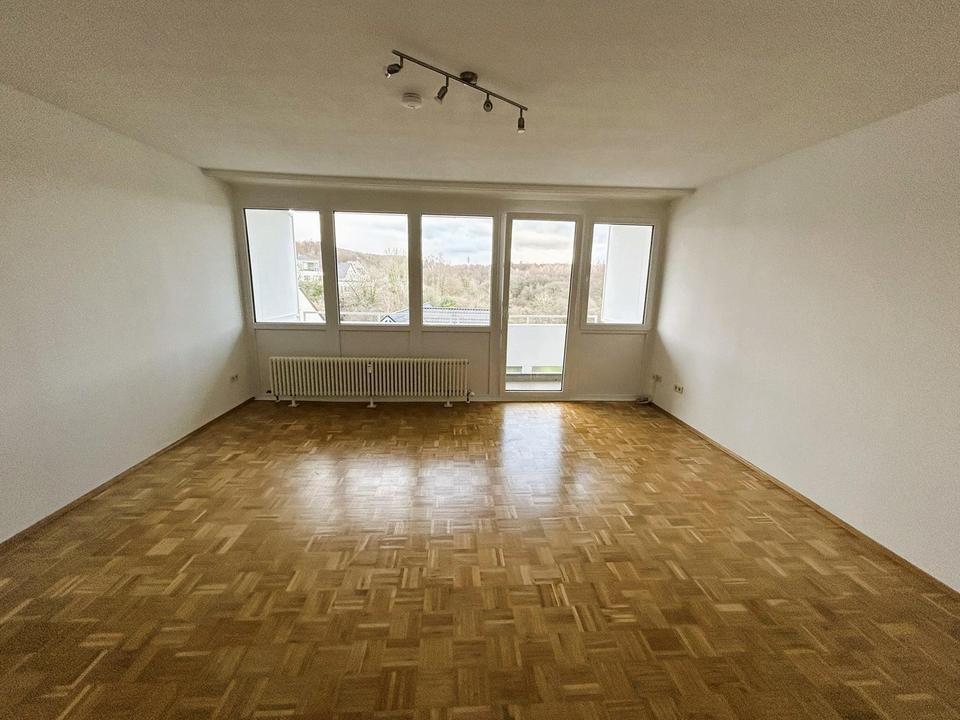 Attraktive, helle 2-Zimmer-Wohnung mit Einbauküche, Balkon und Stellplatz – Bild 2