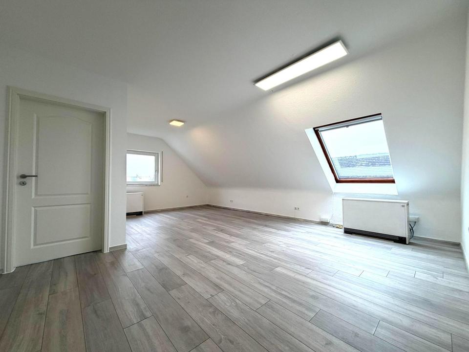 Schöne 3-Zimmer DG-Wohnung inkl. Küche * in Rheinstetten