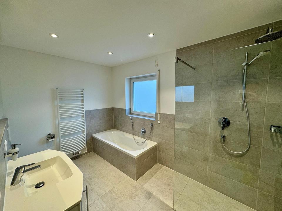 Sehr schöne, vollständig renovierte 3-Zimmer-Wohnung in ruhiger Innenhoflage von Durmersheim – Bild 3