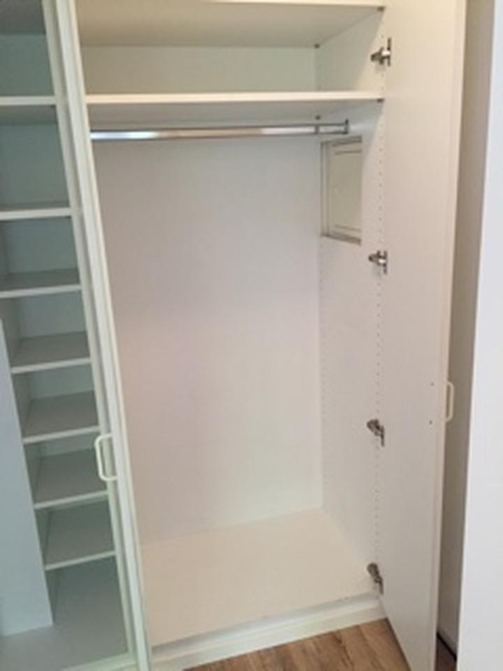 Schöne helle 1-Raumwohnung ruhig gelegen mit Kleiner Küche und Teilmöbiliert – Bild 8