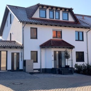 Exklusiver Neubau im Erstbezug: Stilvolles Einfamilienhaus mit separater Einliegerwohnung