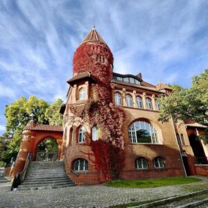 Außergewöhnlich wohnen, Repräsentativ arbeiten – 219 m² in historischer Villa in Kreuzberg