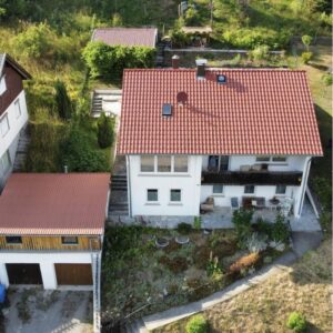 Geräumiges Einfamilienhaus mit Garage in traumhafter Lage