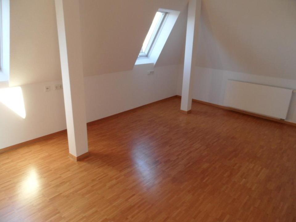 3-Zimmer im Dachgeschoss mitten im Heusteigviertel inkl. EBK – Bild 8