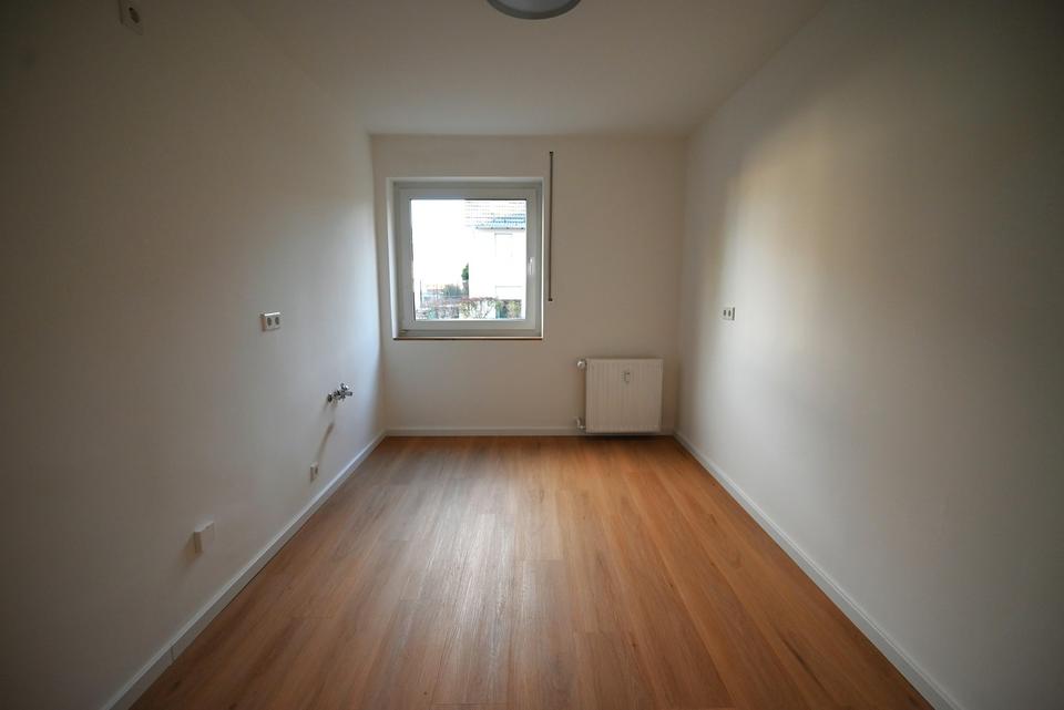 Sehr schöne, modernisierte 3-ZW mit Loggia und Stellplatz nähe Fürther Klinikum – Bild 9