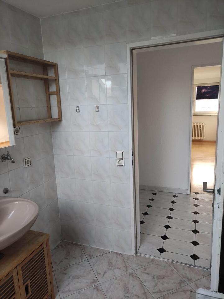 3-Zimmer-DG Wohnung in guter Lage mit Aussicht – Bild 7