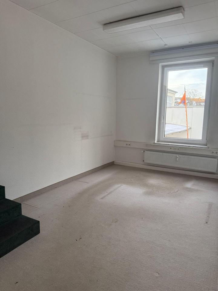 Büro mit Aktemlager in ruhigem Innenhof – Bild 5