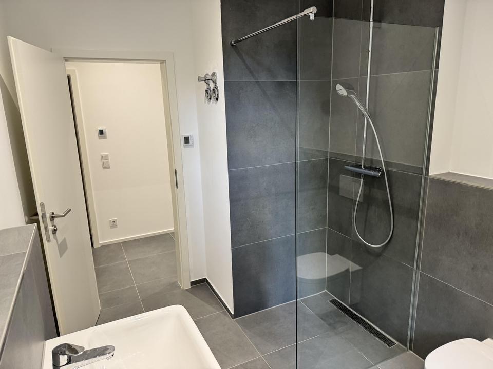 Wunderschöne 3-Zimmer-Wohnung mit Balkon und Küche – Bild 7