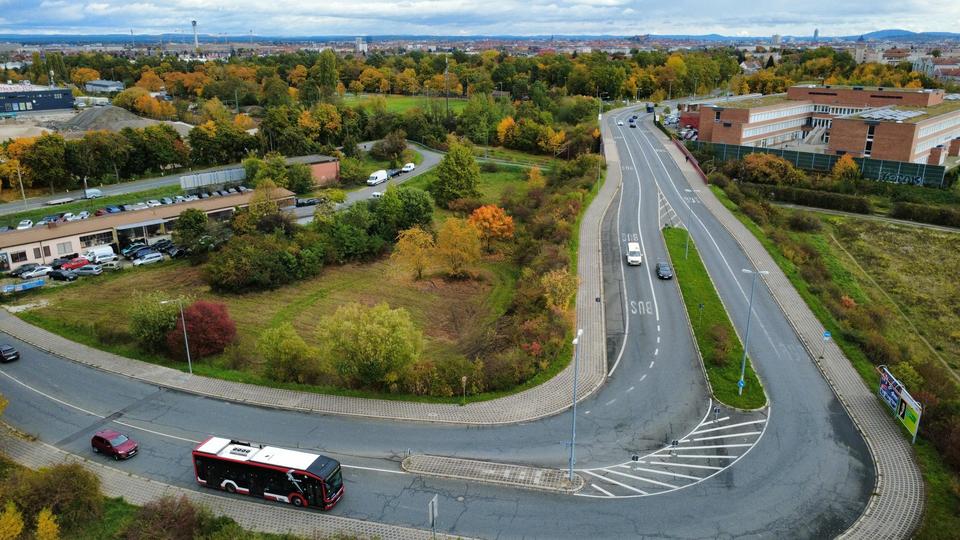 unbebautes Grundstück für Lagercontainer, als Logistikhub oder Maschinenpark – Bild 2