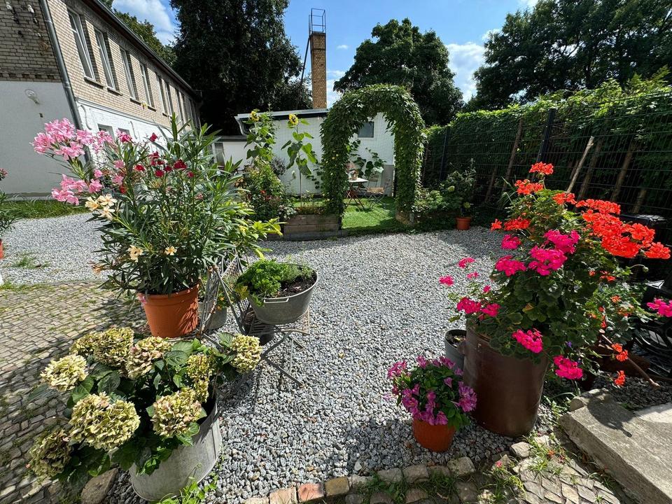 Möbliertes 4-Raum-Apartment/Furnished 4-Room Apartment with Terrace