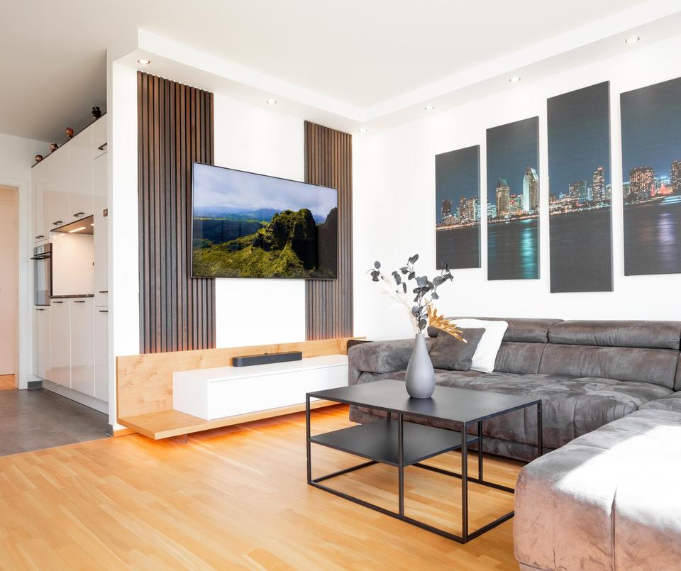 *wunderschönes Wohnambiente, 4 Zi, ca. 108 m², inkl. EBK, lux. Möblierung u. Balkon, zentrumsnah*