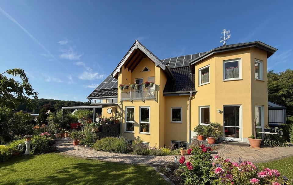 Wundervolles Niedrigenergie-EFH mit ELW/Praxis/Büro in bester Wohnlage! – Bild 2