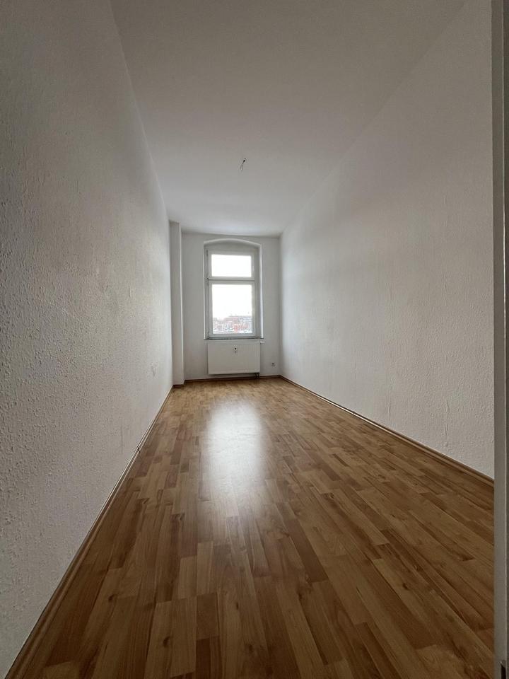 5-Raumwohnung im 2. OG in ruhiger Lage – Bild 4