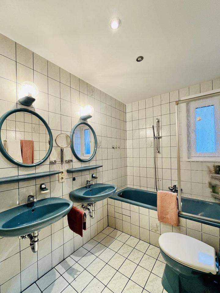 Schönes 2-Familienhaus mit zwei weiteren Zimmern im Gartengeschoss und ausbaufähiges DG! – Bild 19