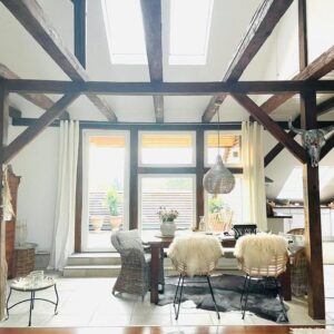 City Living Deluxe: 2 Zimmer Dachgeschossjuwel mit großzügier Loggia