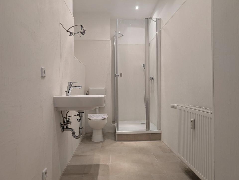 Zimmer in Mädchen WG - In zentraler sanierter Wohnung mit zwei Bädern – Bild 5