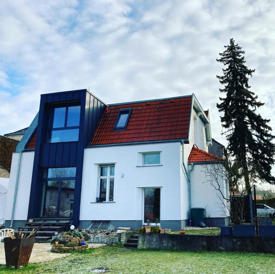 PROVISIONSFREIES JUWEL - Sanierte Altbauvilla mit großem Garten