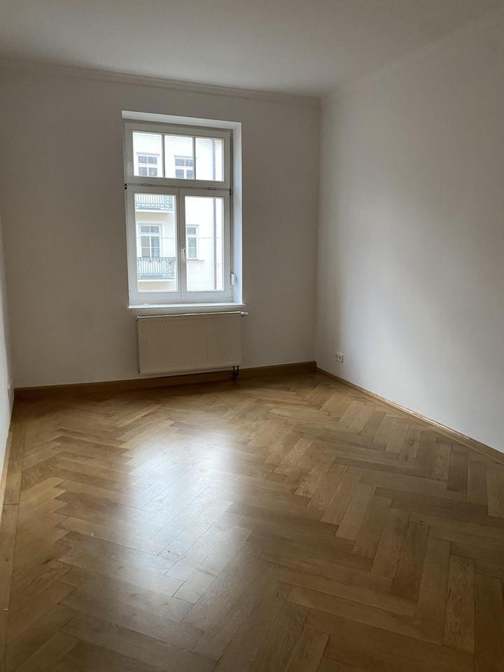 3-Zimmer-Altbauwohnung mit Wohnküche, Balkon & Aufzug Herzogstraße 85, 2. Obergeschoss, München – Bild 9