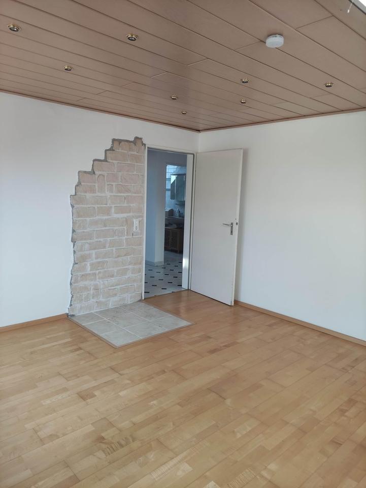 3-Zimmer-DG Wohnung in guter Lage mit Aussicht – Bild 3