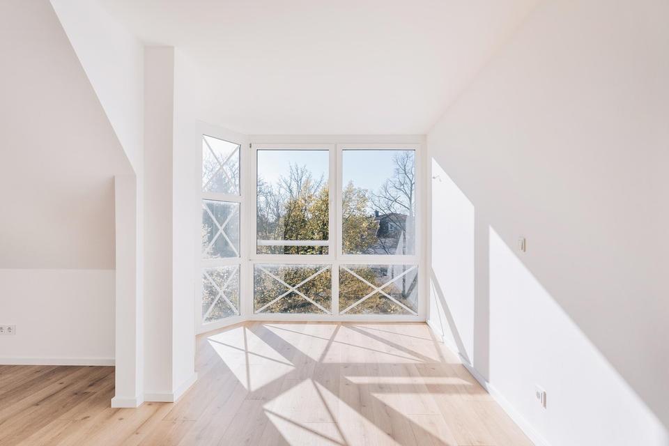 Helle Zwei-Raum-Wohnung mit offener Wohnküche in Top-Lage! – Bild 2