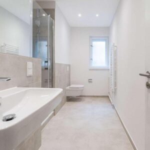 Wunderschön sanierte 2-Zimmer Wohnung in zentraler Lage in Tegel!