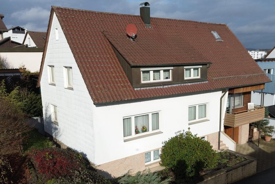 Sehr gepflegtes Ein-/ Zweifamilienhaus in Lomersheim, Garten, Balkon, Garage, – Bild 4