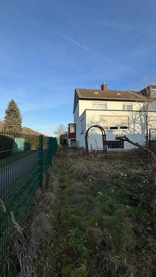 2 Familien Haus für Sanierer auf großem Gartengrundstück