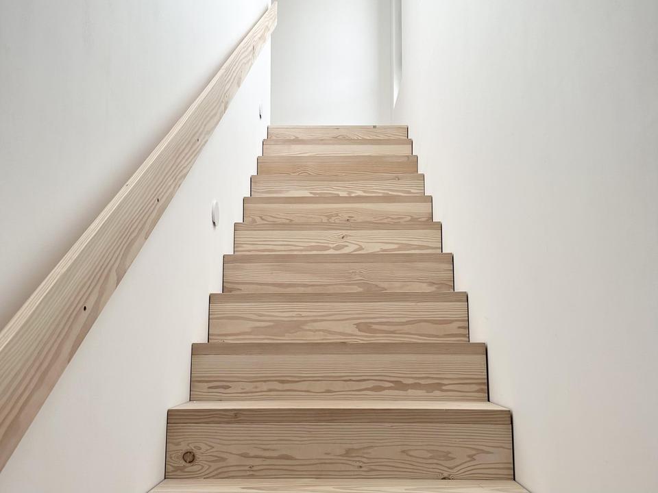 Besonderes Einfamilienhaus mit Blick auf die Weinreben – Bild 6