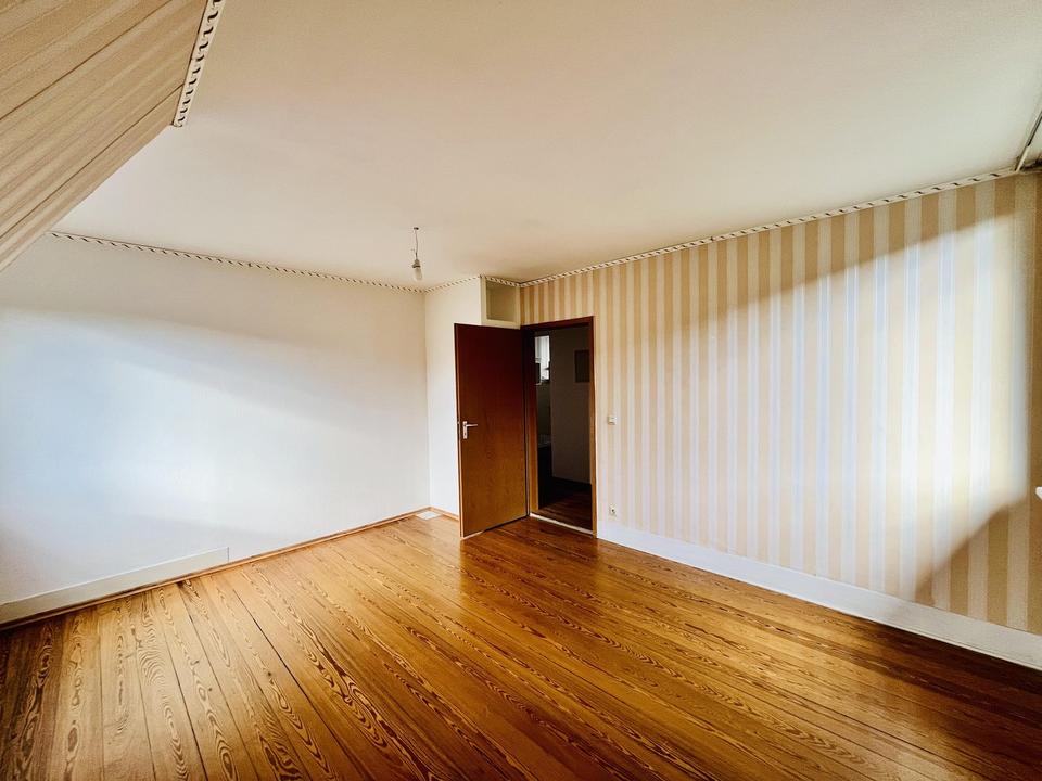 Schönes 2-Familienhaus mit zwei weiteren Zimmern im Gartengeschoss und ausbaufähiges DG! – Bild 24