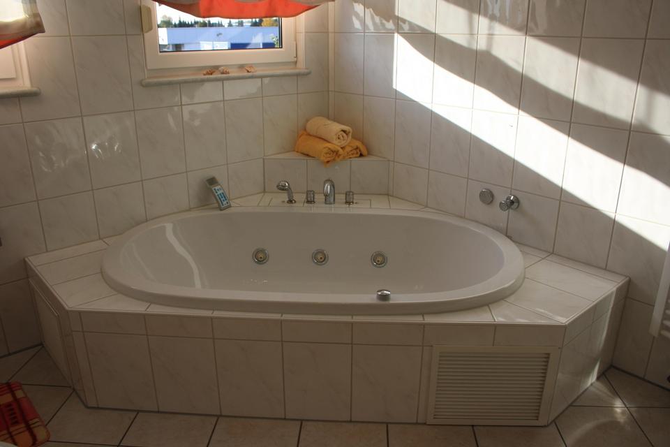 Großzügiges Einfamilienhaus mit Betriebshalle 10x18m – Bild 8