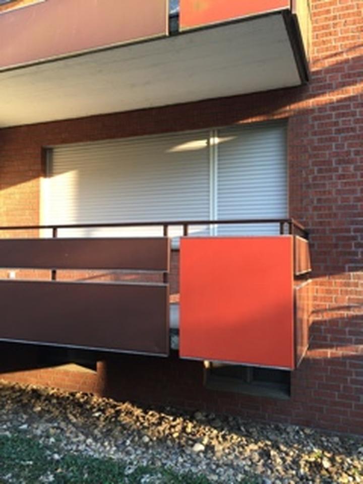 Schöne helle 1-Raumwohnung ruhig gelegen mit Kleiner Küche und Teilmöbiliert – Bild 9