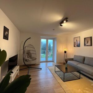 Altbau-Wohnung : 2-Zimmer Wohnung inkl. Balkon | Kernsanierung 2021