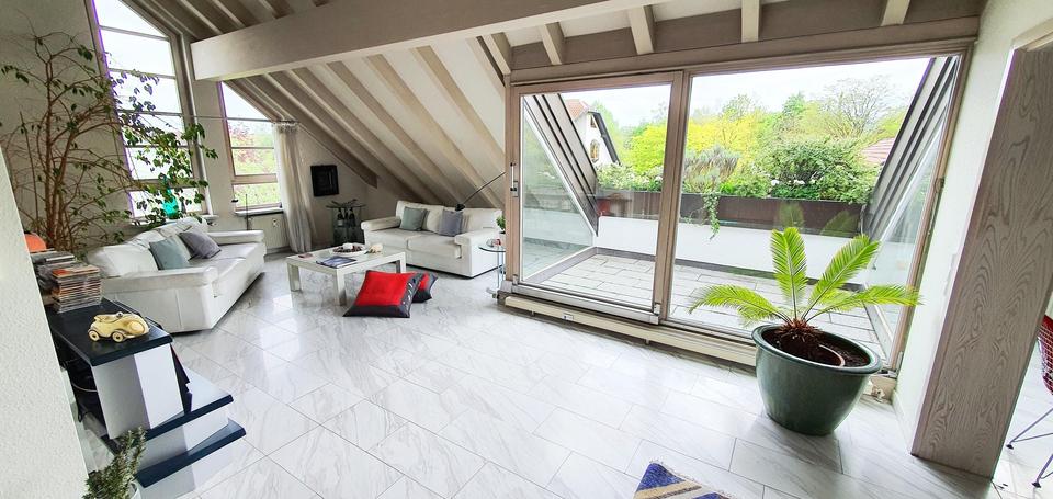 Kapitalanlage: Hochwertige 3,5-Zimmer-DG-Galeriewohnung mit 2 Balkonen, 2 Bädern, TG – Bild 2