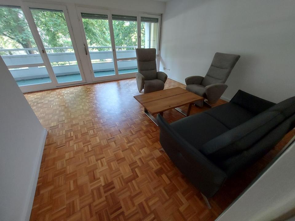 Schöne helle 3 Zimmerwohnung mit Essecke Zentral im Grünen von Wiesbaden, 2 Balkone – Bild 4