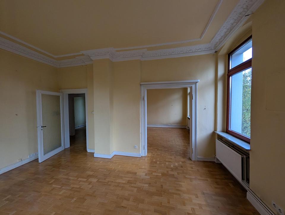 BS Innenstadtnah: 5-Zi. Altbau Wohnung im 1. OG von Privat: BLK, Stuck, Parkett, Garten – Bild 4