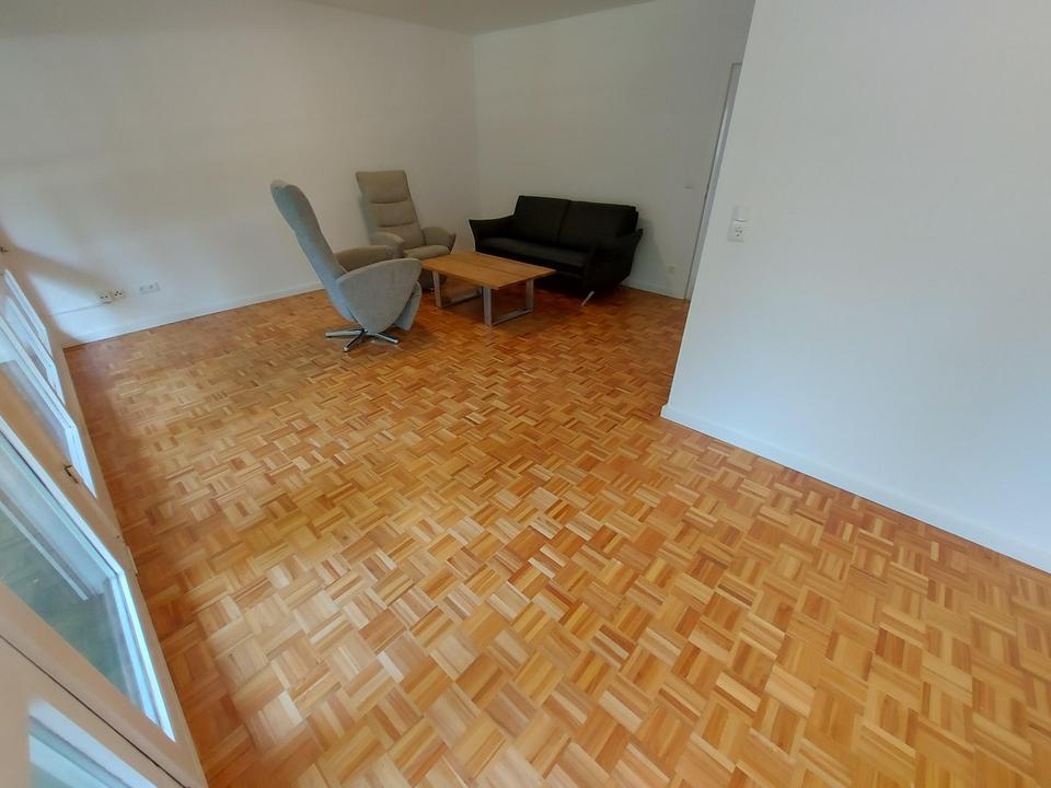 Schöne helle 3 Zimmerwohnung mit Essecke Zentral im Grünen von Wiesbaden, 2 Balkone – Bild 2