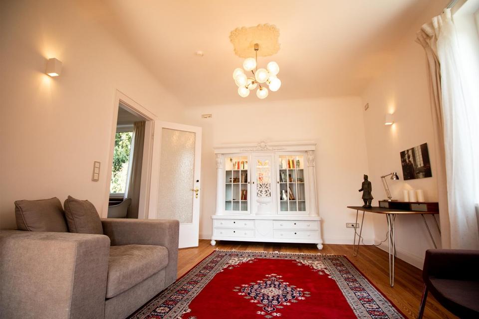 Wundervolle kleine Villa mit traumhaften Garten - komplett saniert! – Bild 31