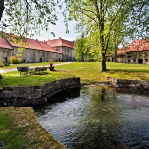 Modern, individuell und mit einem wunderbaren Blick in den Gutspark
