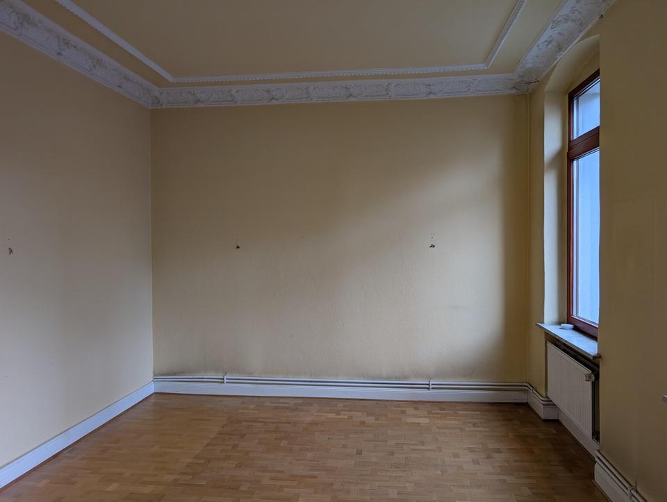 BS Innenstadtnah: 5-Zi. Altbau Wohnung im 1. OG von Privat: BLK, Stuck, Parkett, Garten – Bild 3