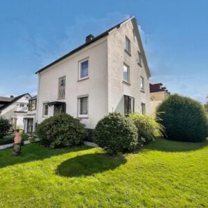 Charme der 1930er im großzügigen Mehrfamilienhaus erleben