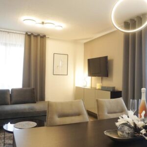 Wohnen auf Zeit: Charmante, voll ausgestattete 2-Zi-Whg mit Balkon (befristet bis 30.04.2026)