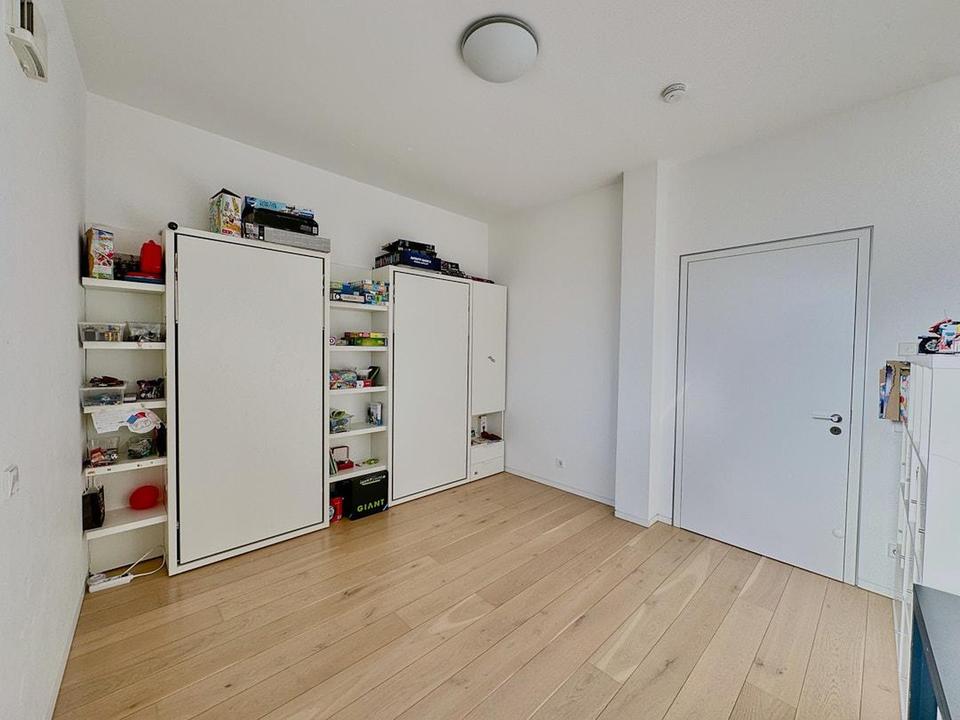 Skyline-Logenplatz & Lichtflut über dem Ostend: Design-Penthouse mit 3m Deckenhöhe – Bild 10