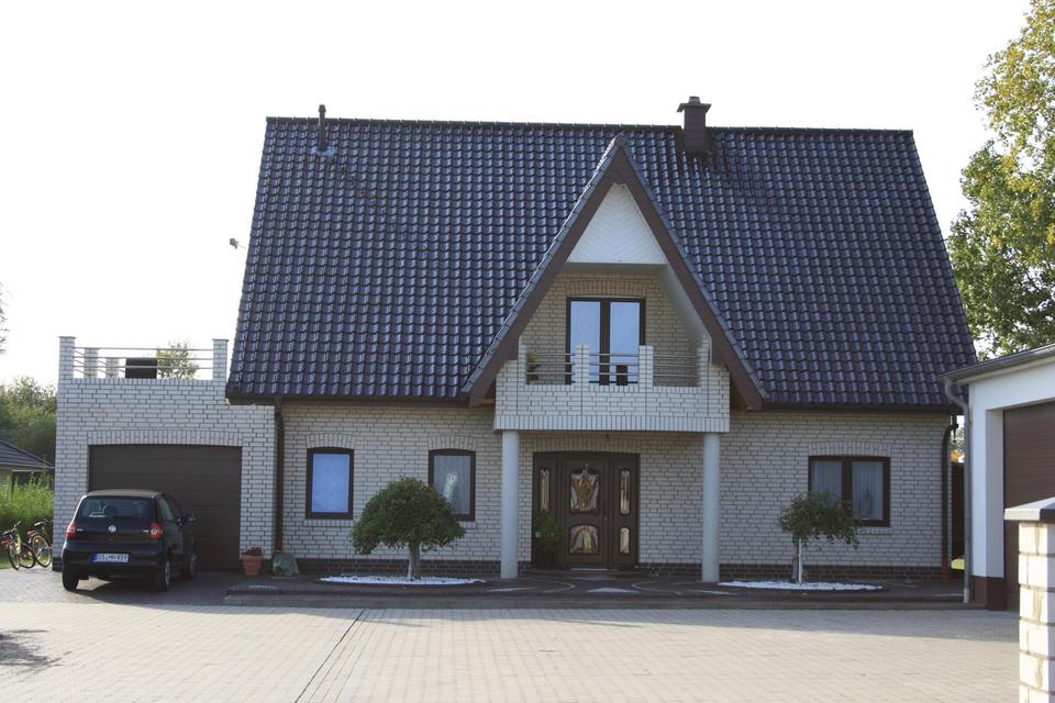 Großzügiges Einfamilienhaus mit Betriebshalle 10x18m