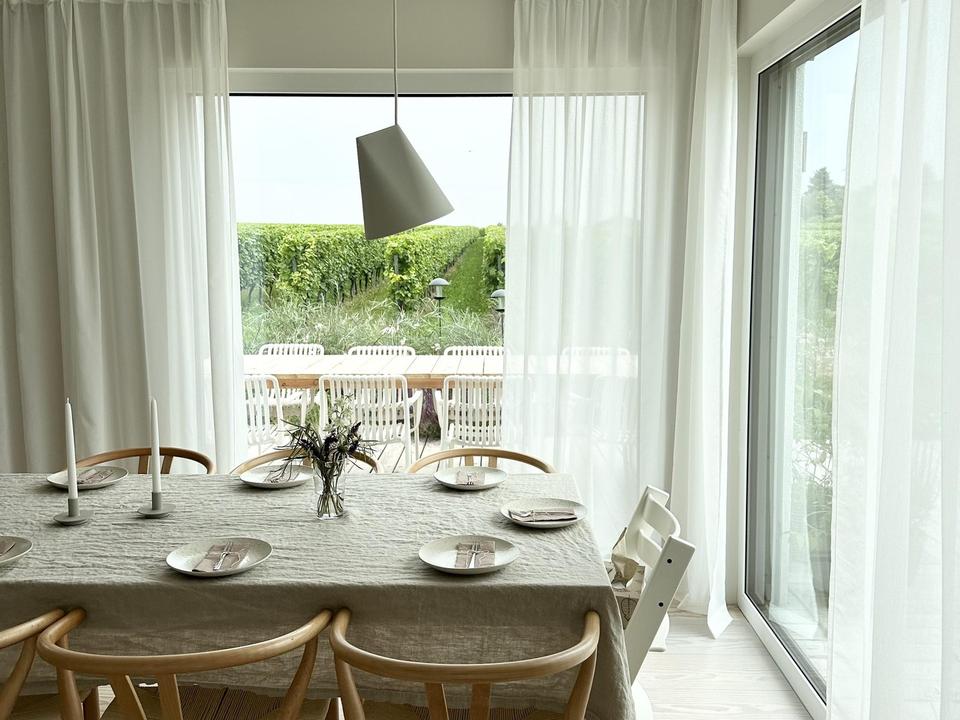 Besonderes Einfamilienhaus mit Blick auf die Weinreben – Bild 2